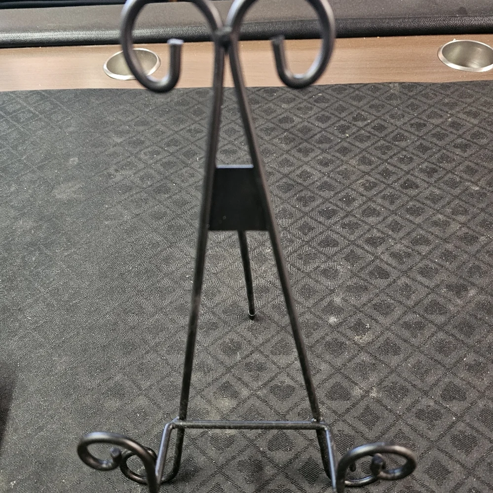 Elegant Black Metal Easel Stand